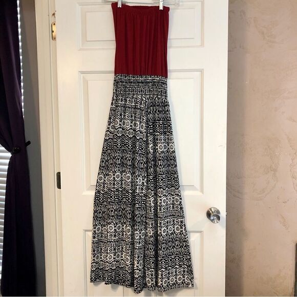 Red, Black, and White Women’s Strapless Jumpsuit Size Small - Picture 5 of 11